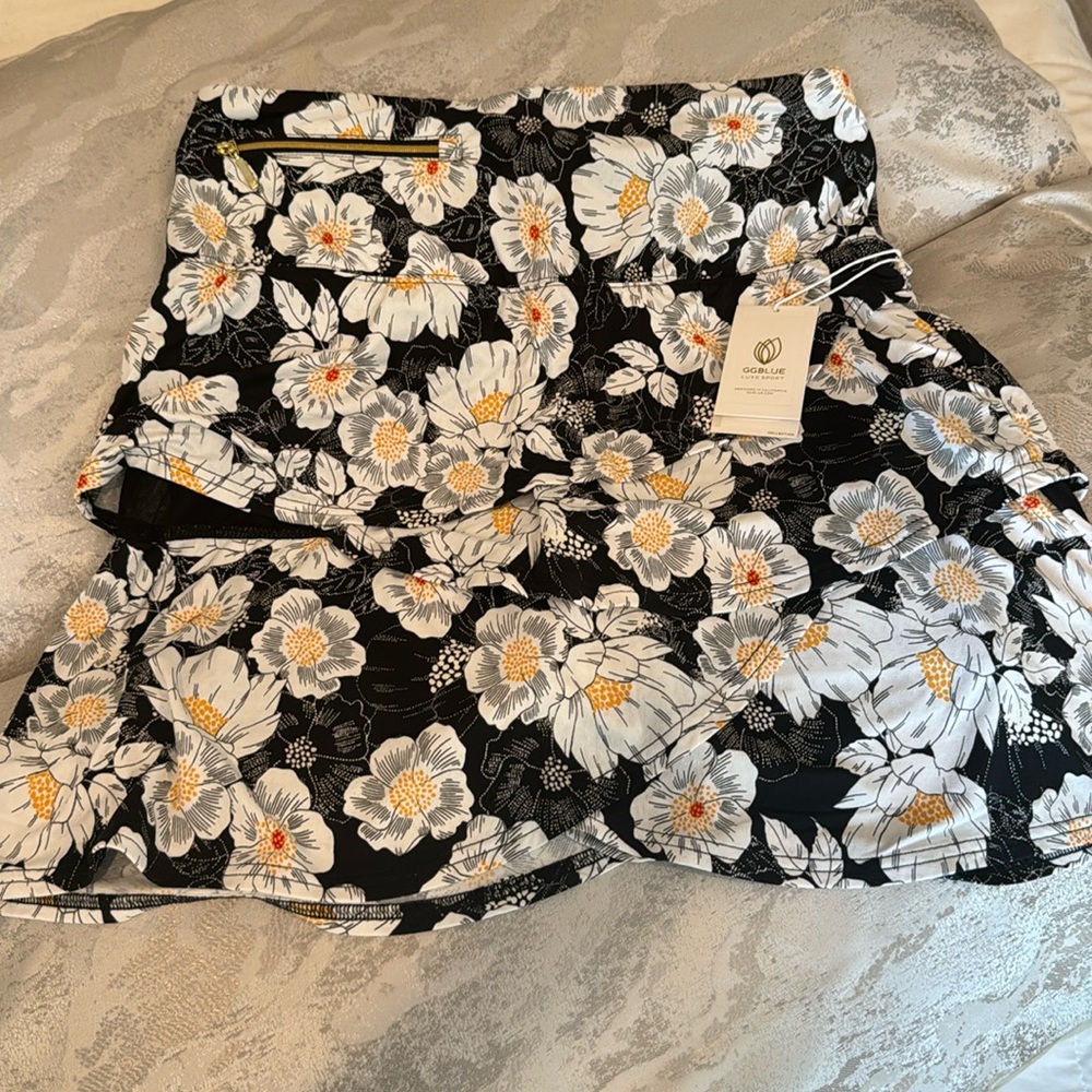 GGBLUE Luxe Sport Ladies Golf Skirt. Brand New with tags Size Medium